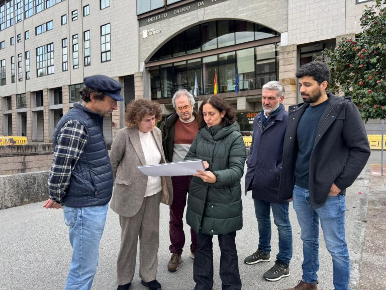 Sanmartín subraya que en las últimas semanas se alfaltaron alrededor de 10.000 metros cuadrados con casi 440.000 euros