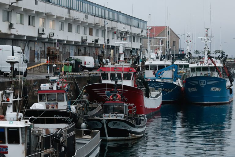 Pesca.- Cofradías gallegas urgen medidas ante el riesgo de «viabilidad» del sector artesanal por aumento del combustible