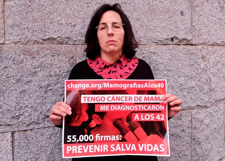 Una gallega con cáncer de mama presenta este miércoles en Sanidad 55.000 firmas para adelantar las mamografías a los 40