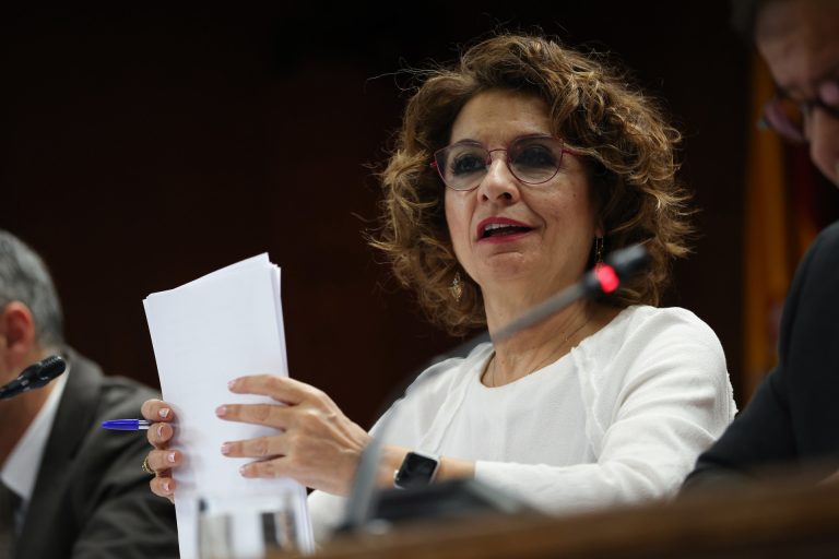 Montero descarta un cambio en la regla de gasto de las autonomías para flexibilizar el acceso al superávit