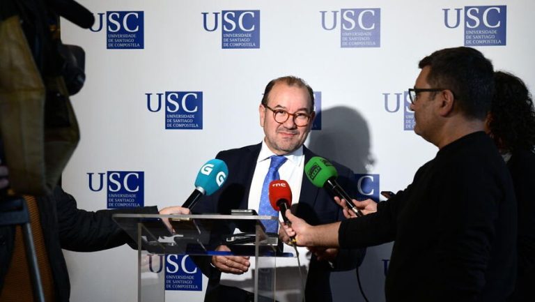 Antonio López, rector saliente de la USC, destaca el «apoyo muy sólido» alcanzado por Rosa Crujeiras, nueva rectora