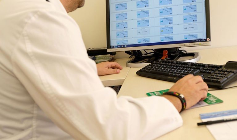 El sindicato médico Simega llama a secundar la huelga de la semana próxima y afea a Sanidad su actitud de «desprecio»