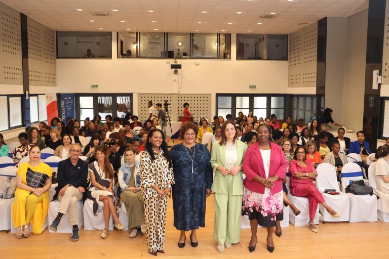 La presidenta de la Diputación de Lugo subraya que la igualdad «tiene que ser el eje» que marque cualquier decisión