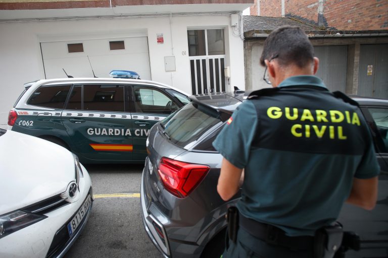 Desmantelan un punto de venta de drogas en Muros (A Coruña)