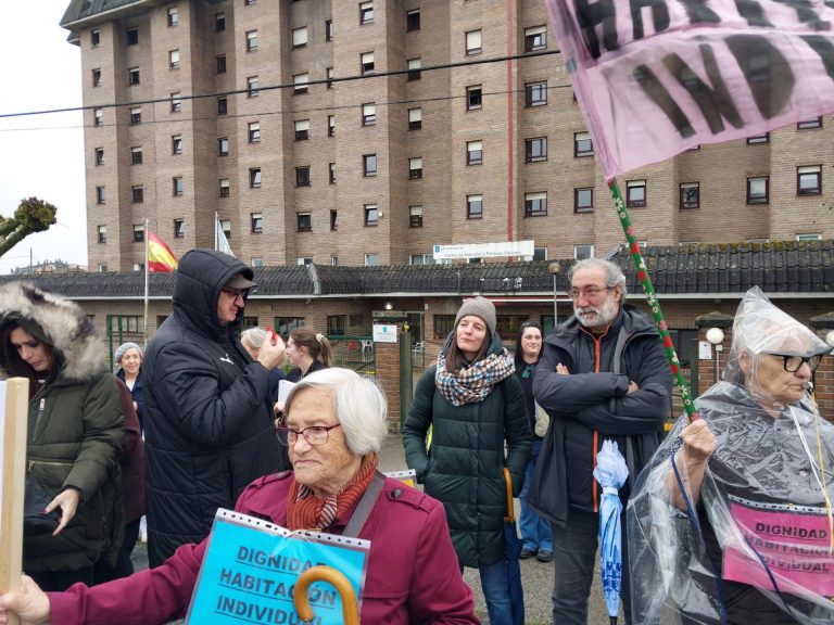 El BNG se suma una semana más a la movilización de los usuarios de la residencia de As Gándaras