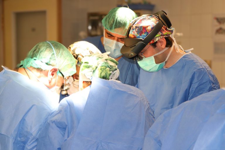 La Fiscalía denuncia a dos clínicas privadas de Ourense por inflar facturas de operaciones maxilofaciales