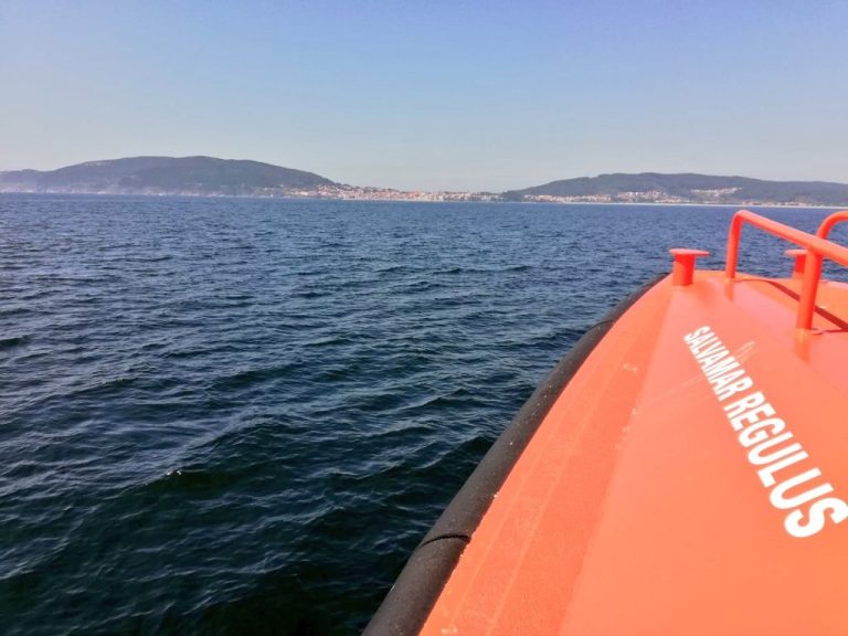 (AMP)Pesca.- Rescatados los seis tripulantes de un pesquero hundido en la entrada de la ría de Muros-Noia