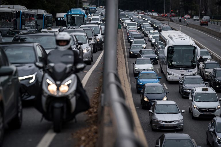 Ecologistas pide reubicar las estaciones de calidad del aire orientadas al tráfico en los puntos críticos de cada ciudad