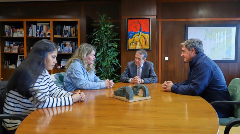 Caballero traslada su apoyo a los médicos encerrados en el Olimpia Valencia: «Están defendiendo a sus pacientes»