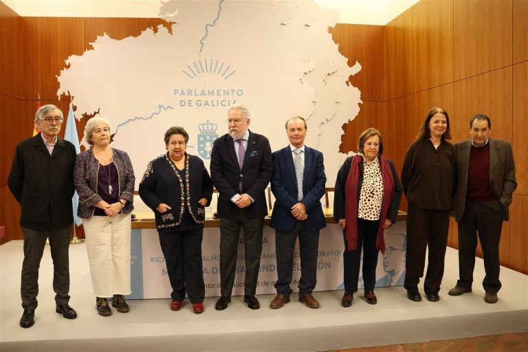 El presidente del Parlamento sitúa a Otero Pedrayo y a Carvalho Calero como «constructores de la identidad gallega»