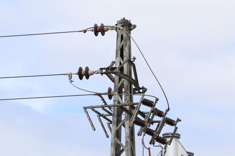 Electrointensivos y sector eléctrico piden al Gobierno «una reforma estructural de los costes eléctricos»