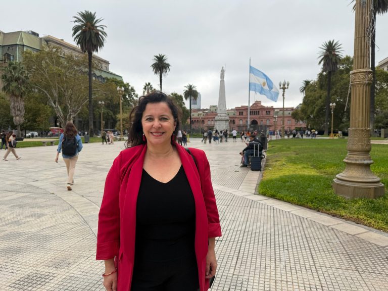 Miranda (BNG) viaja a Argentina a conocer la situación de la colectividad gallega, «perjudicada por recortes de Milei»