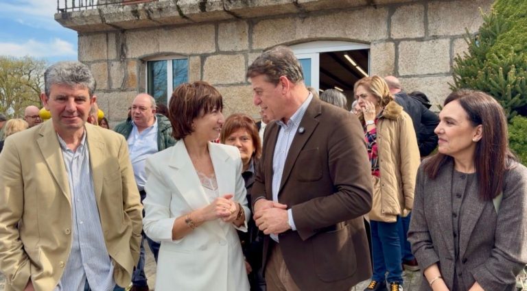 Susana Rodríguez toma posesión como regidora de Coles (Ourense) y se convierte en la primera mujer en ocupar la Alcaldía