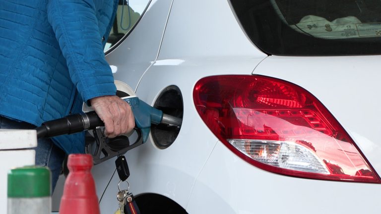 Facua advierte de que una de cada cuatro gasolineras aprovechó la bajada del IVA para aplicar otra subida de precios