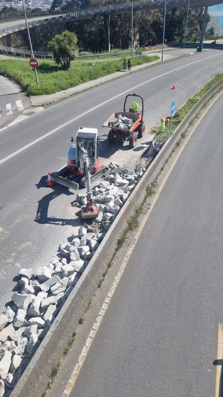 La Xunta inicia los trabajos previos a la demolición del viaducto sobre la AC-012 por los accesos al ‘Novo Chuac’