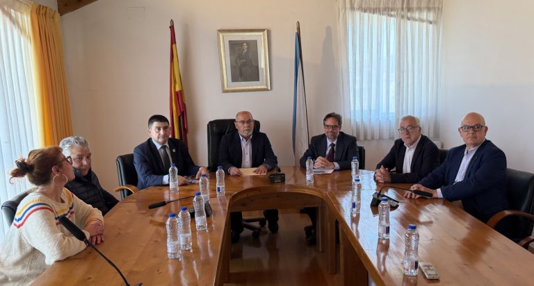 A Gudiña (Ourense) celebra la recuperación de la parada matinal del Alvia a Madrid tras las protestas vecinales