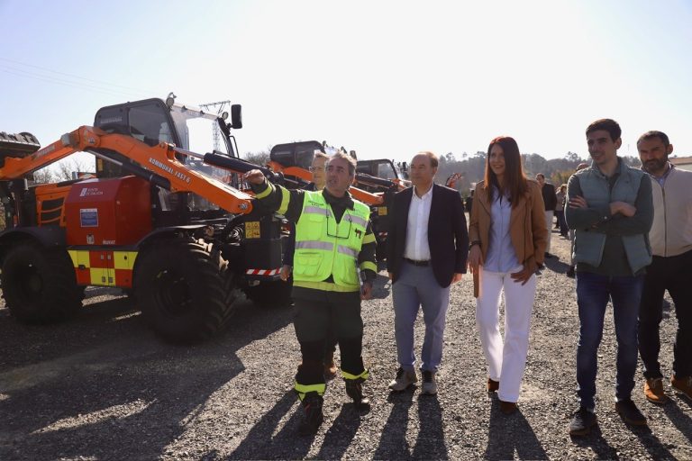 La Xunta incorpora seis máquinas hidrostáticas y tres vehículos motobomba para el dispositivo contra incendios