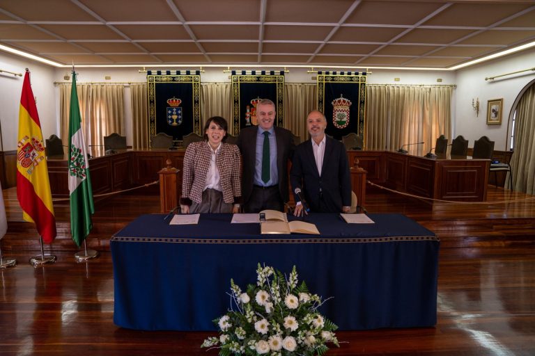 Xunta, Ayuntamiento y Zona Franca de Vigo firman el convenio para construir un nuevo parque empresarial en A Cañiza