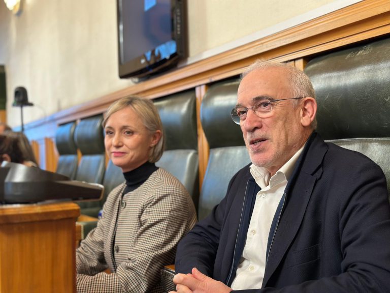 El PSOE de Santiago se abstendrá en la votación de los presupuestos municipales, que ve «poco ambiciosos»