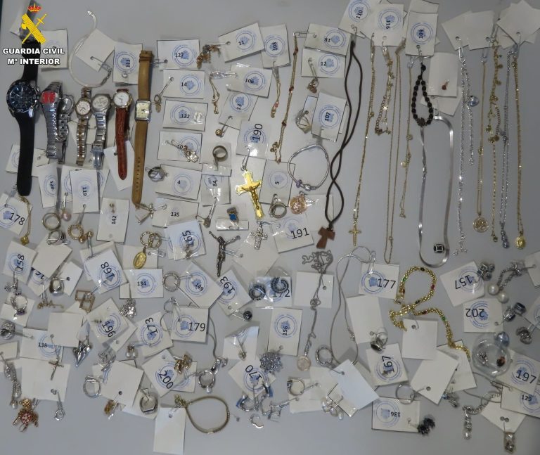 Detienen a dos personas en Ames (A Coruña) por varios delitos de robo con fuerza