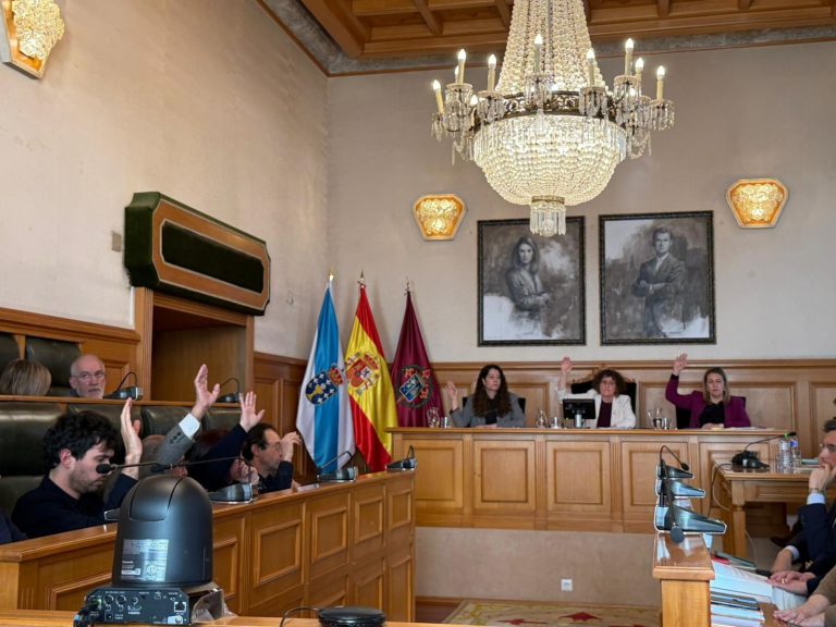 La oposición en Santiago tumba los presupuestos municipales y abre la puerta a la cuestión de confianza