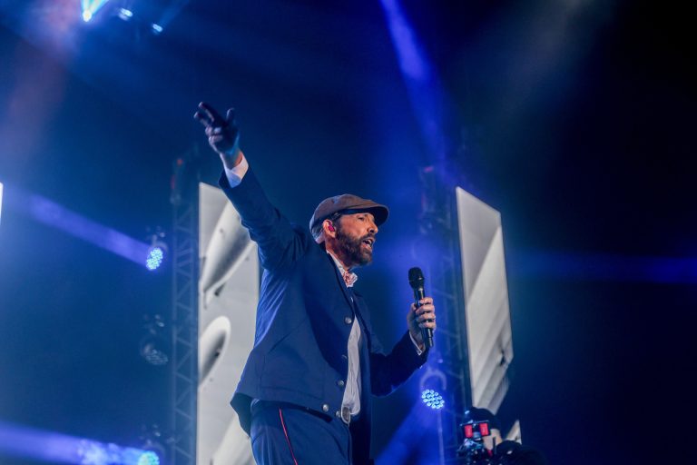 Juan Luis Guerra se subirá al escenario este verano en Sanxenxo (Pontevedra) junto a Elvis Crespo y Gente de Zona