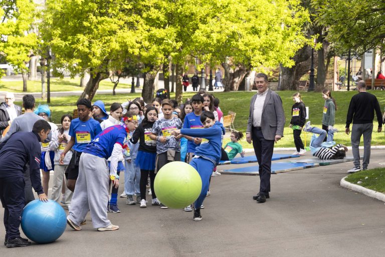 El Ayuntamiento de A Coruña impulsa la Carrera Enki en el Barrio con la participación de cinco centros educativos