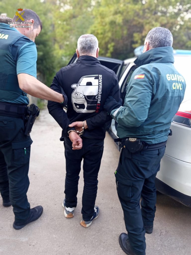 Sucesos.- Detenidos dos vecinos de Cangas (Pontevedra) por estafa y otro más investigado por receptación
