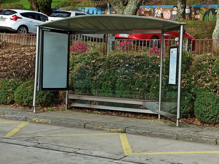 Ordenan a la operadora del bus de Santiago a aceptar una penalización aplicada por el Ayuntamiento en una indemnización