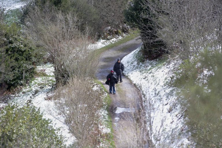 Viento, olas y nieve activan este sábado los avisos en 7 CC.AA: el litoral coruñés estará en nivel amarillo