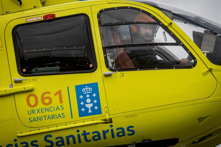Sucesos.- Evacúan en helicóptero a un trabajador que cayó desde 5 metros de altura mientras cortaba un árbol