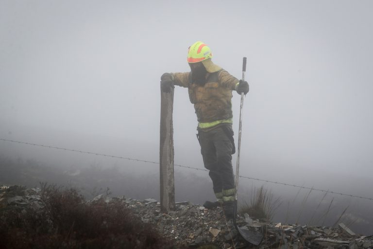 Rural.- Estabilizado el incendio forestal de Ourol (Lugo), que ya quema alrededor de 30 hectáreas