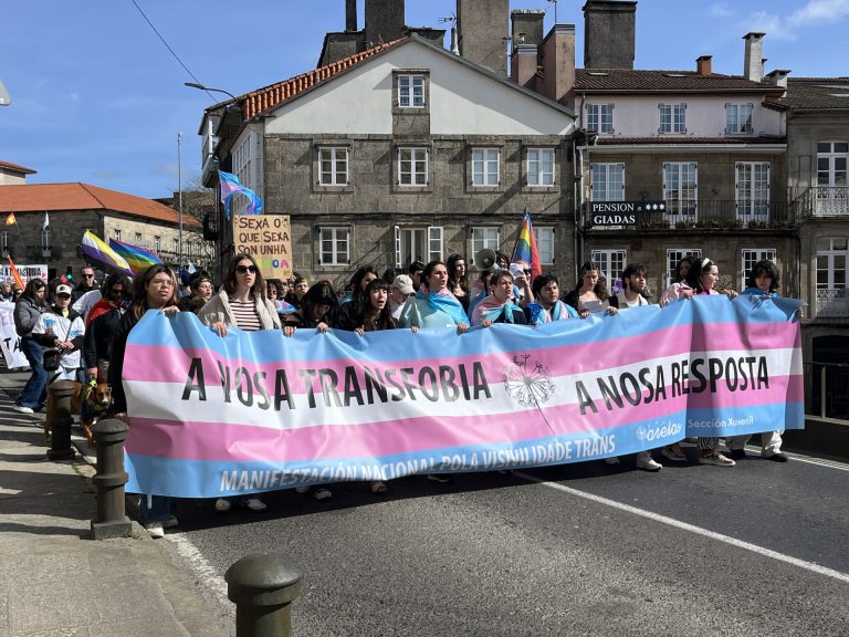 Cientos de personas protestan en Santiago contra agresiones y políticas tránsfobas: «Nuestra existencia no es un debate»