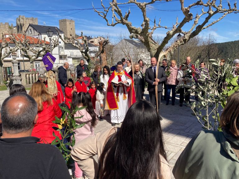 La Xunta reivindica la Semana Santa de Castro Caldelas como una «oportunidad para descubrir la Galicia interior»