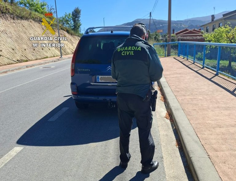 Interceptado un vecino de Crecente (Pontevedra) realizando un transporte de viajeros sin la licencia necesaria