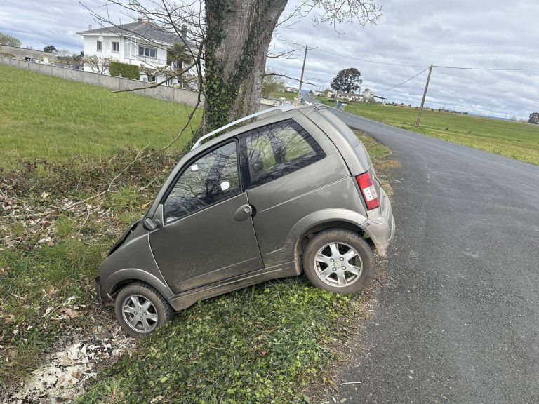 Fallece un conductor tras salirse de la vía con un cuadriciclo ligero en Castro de Rei (Lugo)
