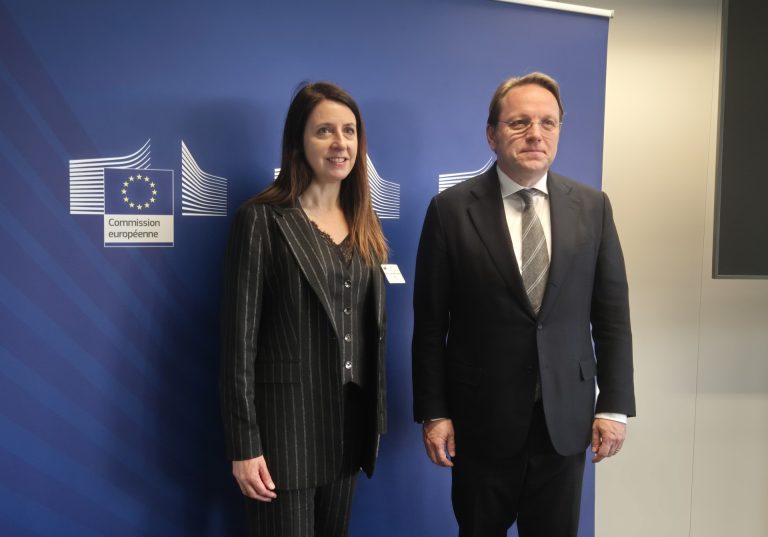 La Xunta recibe respuesta «esperanzadora» del comisario de Salud Animal de flexibilización ante dermatosis