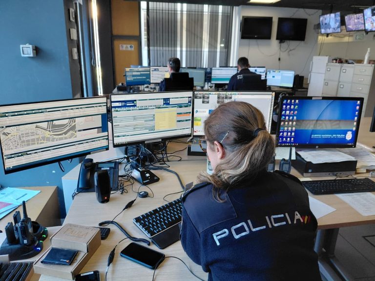 La Policía Nacional de Vigo auxilia a un hombre que llamó al 091 para informar de su intención de quitarse la vida