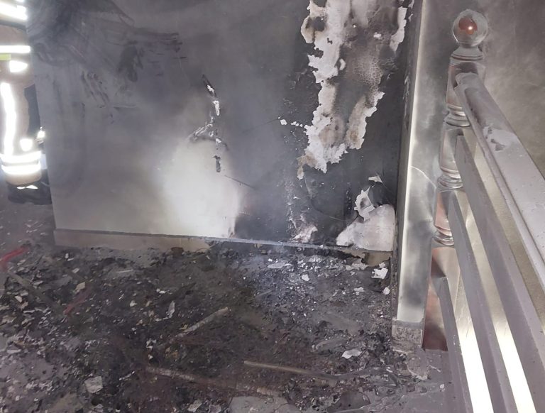 Sucesos.- Desalojan un edificio en Negreira (A Coruña) por un incendio y trasladan al hospital a una mujer embarazada