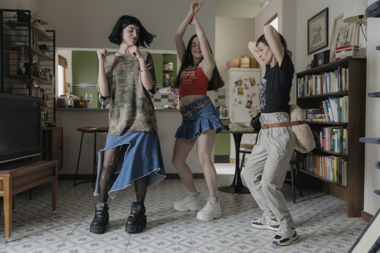 El Carballo Interplay acogerá el preestreno en Galicia de ‘Millenial Mal’ tras su paso por el Festival de Málaga