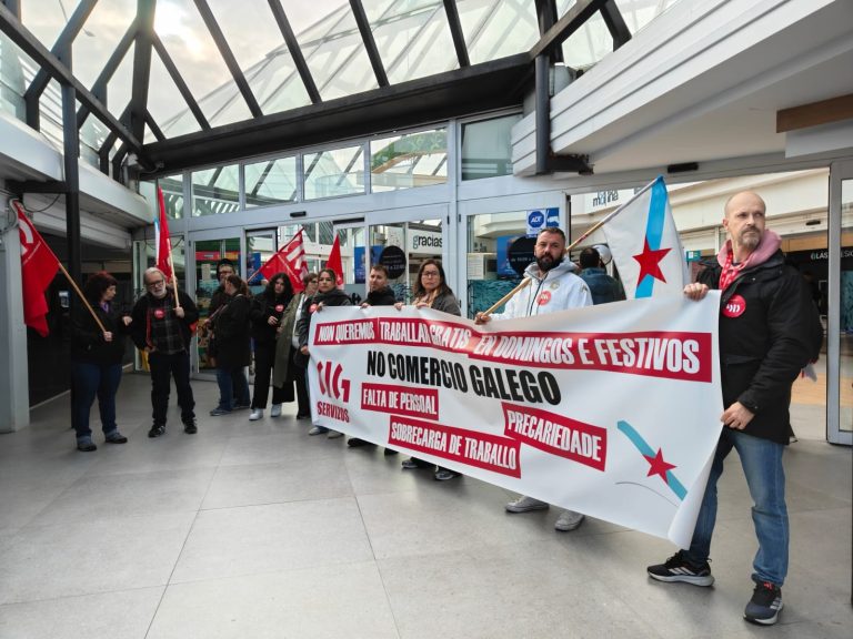 Una huelga en grandes almacenes de toda Galicia protesta contra la «sobrecarga laboral» en este festivo de apertura