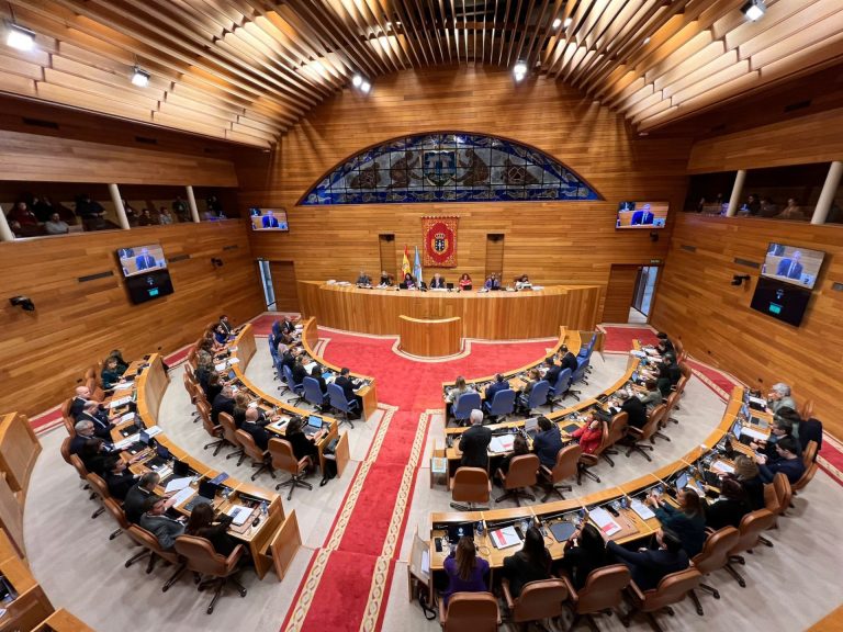BNG y PSdeG afrontan el DEA con el reto de alzarse como alternativa a un PPdeG que elogia la «palabra cumplida» de Rueda