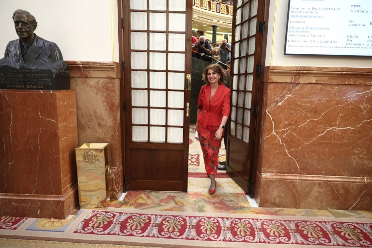 Montero mantiene que su propuesta de reforma de financiación plantea un modelo «singular» para comunidades como Galicia