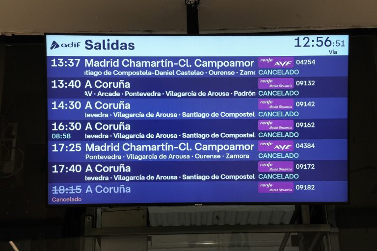 El Gobierno vincula la supresión temporal del tren directo A Coruña-Barcelona por una «adaptación» debido a obras