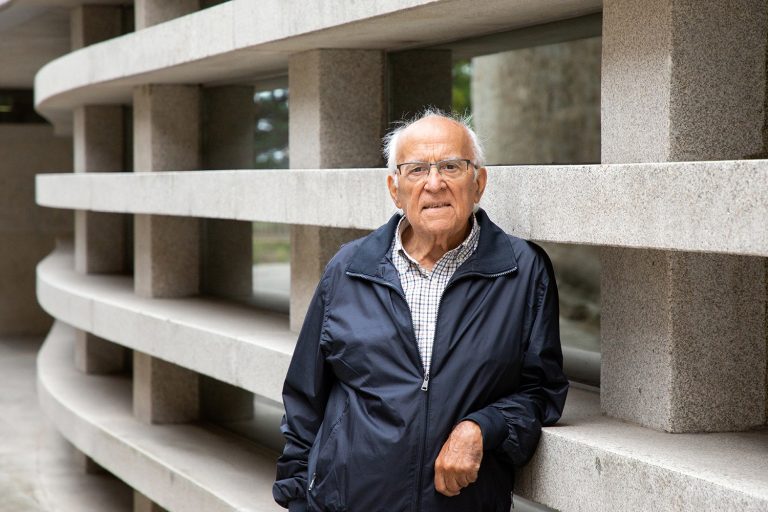 La RAG muestra su pesar por la muerte de Manuel Caamaño, uno de los fundadores del Partido Socialista Galego