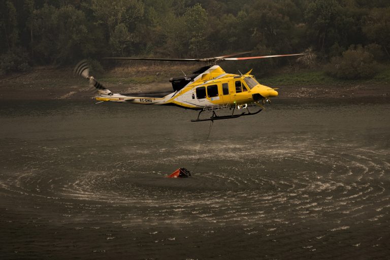 Rural.- Activos incendios forestales en Ponteareas, A Laracha y Carballo