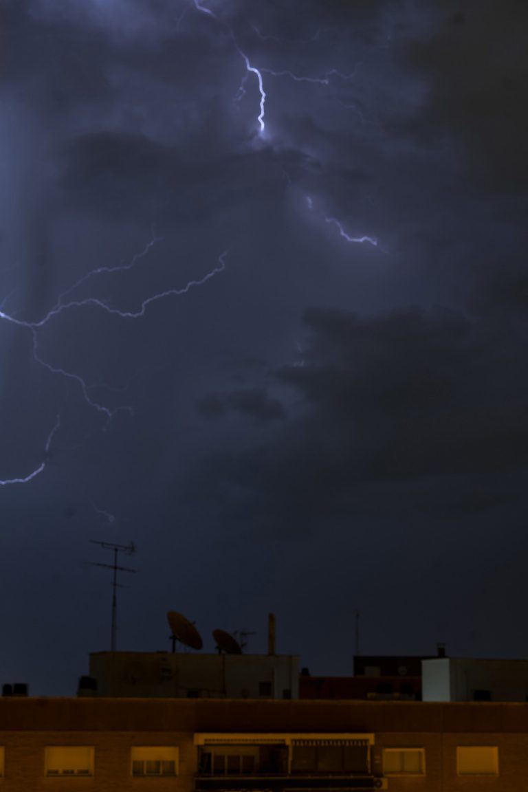 Activado un aviso amarillo por tormentas en las provincias de Pontevedra y Ourense y en zonas de A Coruña y Lugo