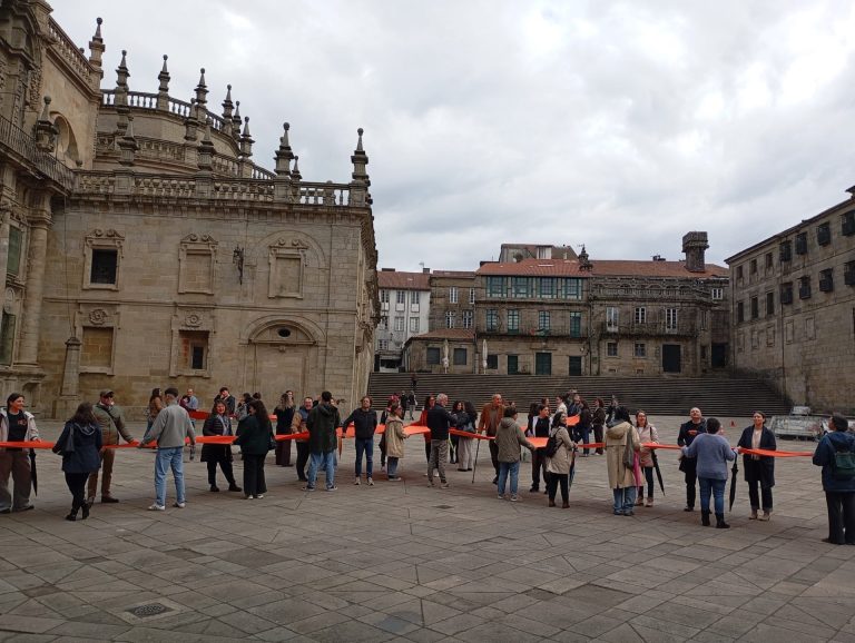 Entidades sociales piden el apoyo de los contribuyentes en la declaración de la renta con una «gran X» en Santiago