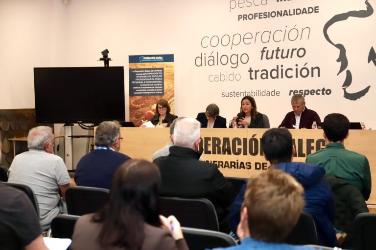 Mar comenzará a firmar «en breve» convenios con cofradías para el pago de 700 euros a mariscadores por trabajos