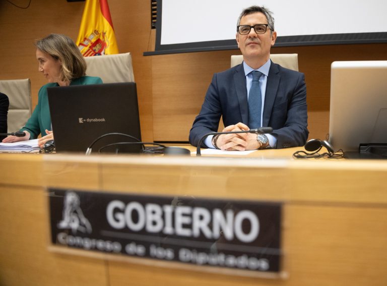 El Gobierno aprobará en mayo la ley que prohíbe las redes sociales a menores de 16 años y pone coto al ‘true crime’